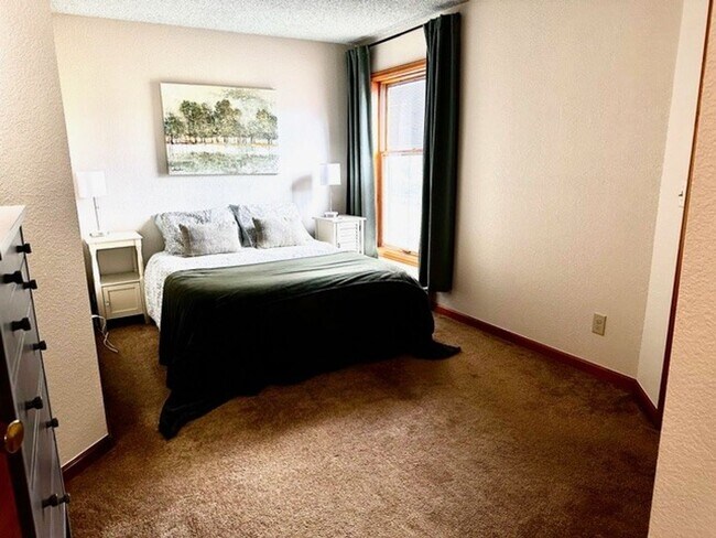 Building Photo - Long Term Rental- 549C Rainbow Village