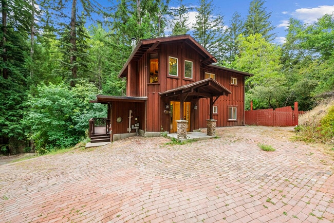 Building Photo - 975 Logan Creek Rd