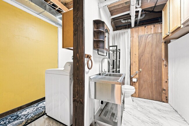 Building Photo - 34431 Chilton Ave