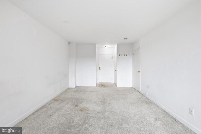 Building Photo - 1121 Arlington Blvd