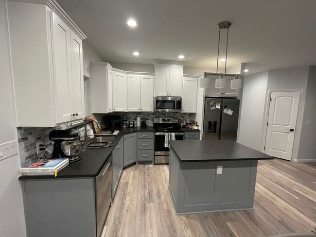 Building Photo - 917 N 16th St