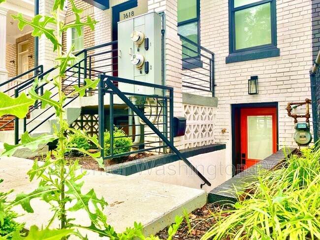 Building Photo - 1618 Gales St NE