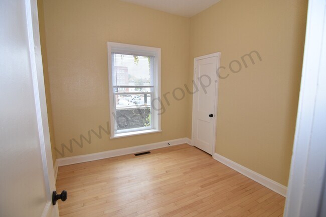 Building Photo - 5714 7th Ave