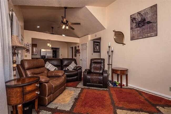 Building Photo - Furnished 3 Bed / 2 Bath Rental Near Lake Texoma – Internet Included!