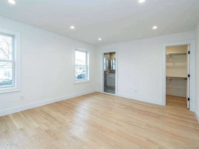 Building Photo - 35 Dunwood Rd