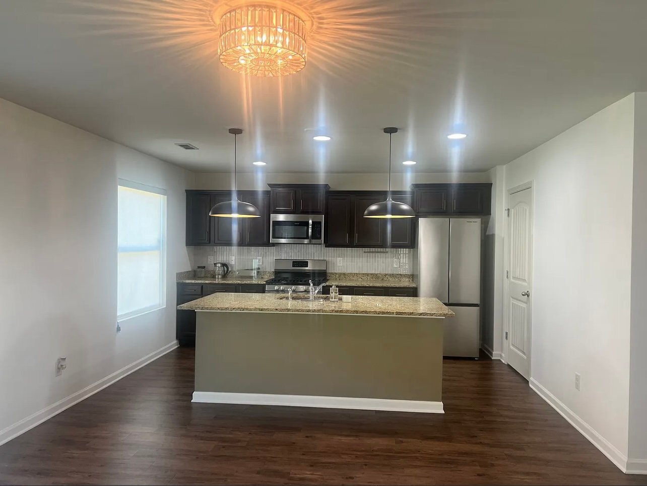Building Photo - 4599 Woodford Cir