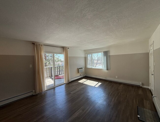 Building Photo - MOVE-IN READY!! 2 bed 2 bath Lakewood Condo