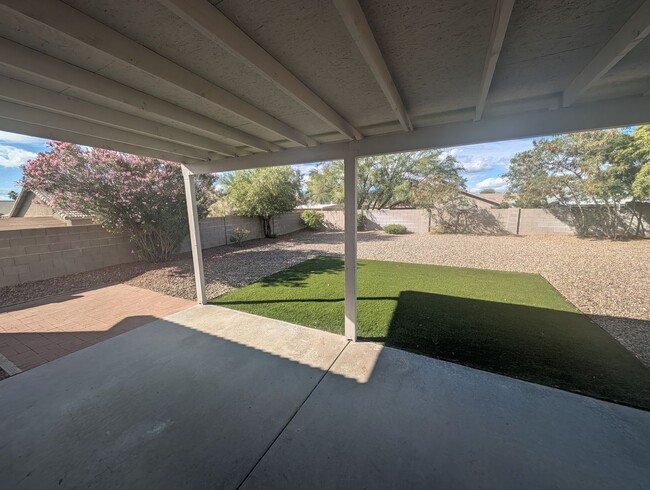 Building Photo - Rita Ranch ready for move in