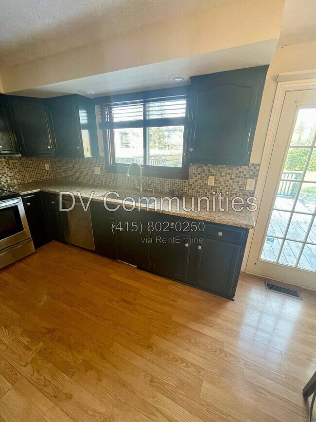 Building Photo - 32467 S Roundhead Dr