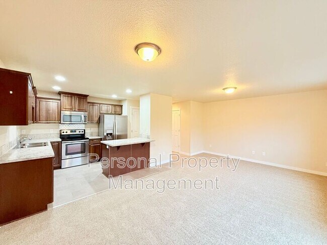 Building Photo - 6108 NE 71st Ave