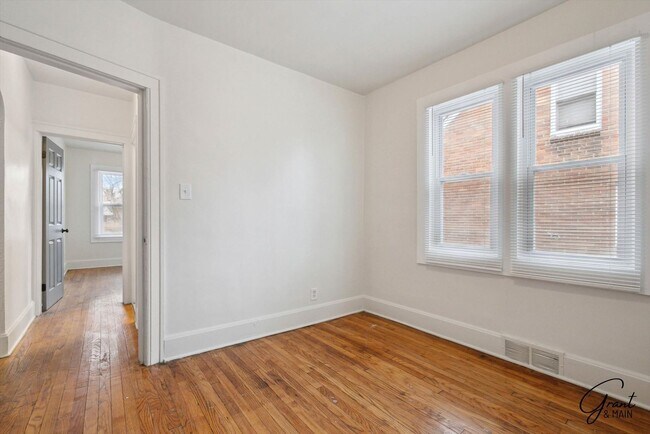 Building Photo - 3 bedroom $1350