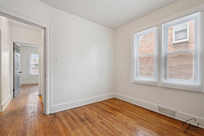 Building Photo - 3 bedroom $1450