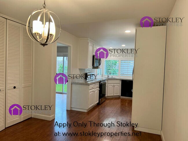Building Photo - 1659 Siskiyou Dr