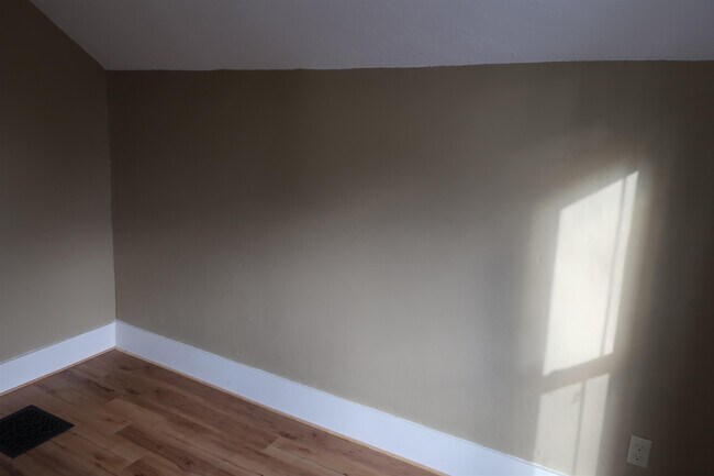 Building Photo - 5 Green St