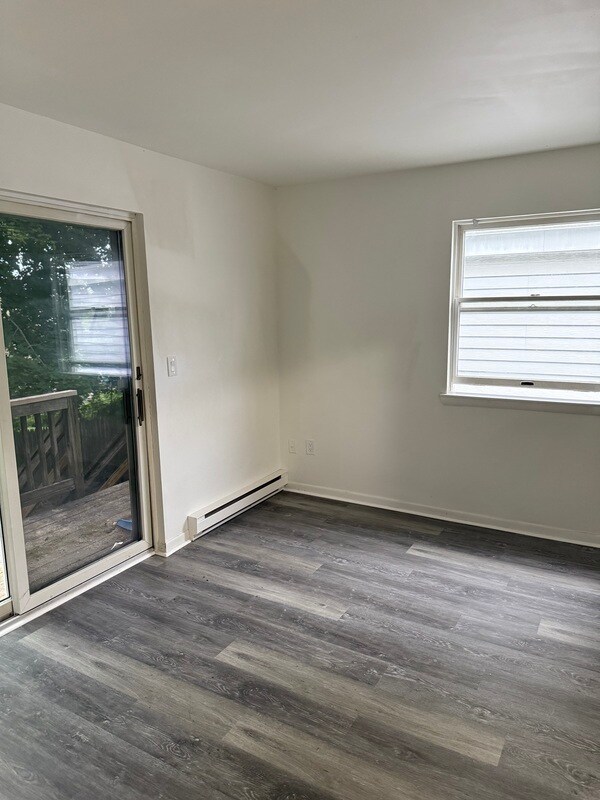 Building Photo - 21 Bleecker Pl