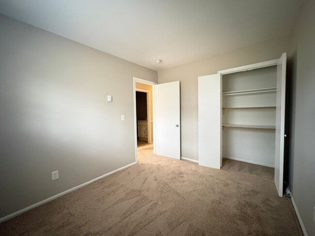 Building Photo - 3 Bedroom, 1.5 Bathroom Home in Greensboro!