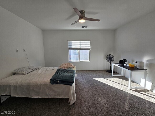 Building Photo - 600 N Carriage Hill Dr