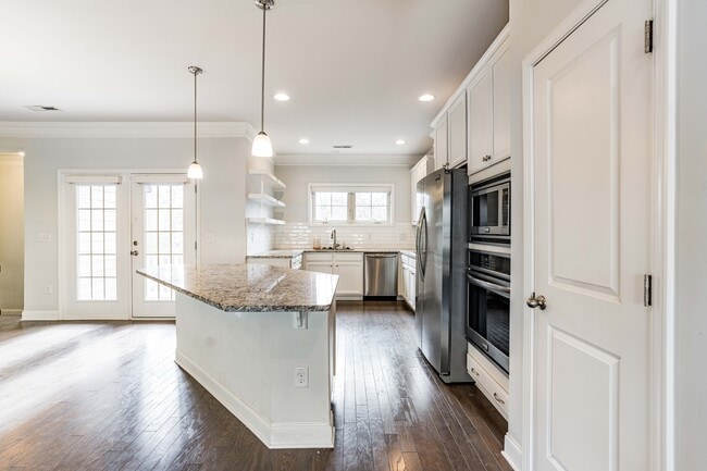 Building Photo - 321 View Dr