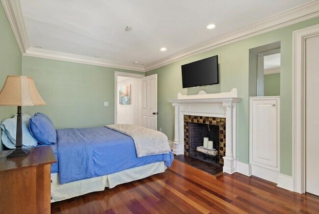 Building Photo - 7 Islington St