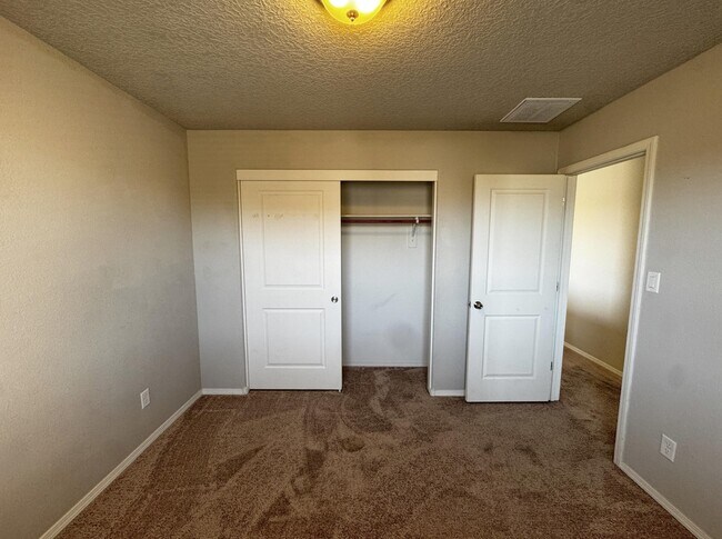 Building Photo - 8901 Eagle Hills Dr NW