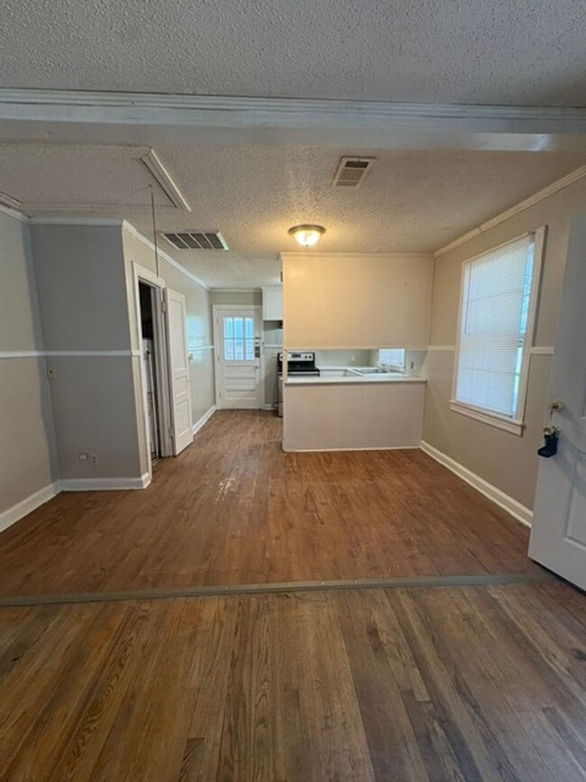 Building Photo - Renovated 2 Bedroom 1 Bath Home for Rent!!