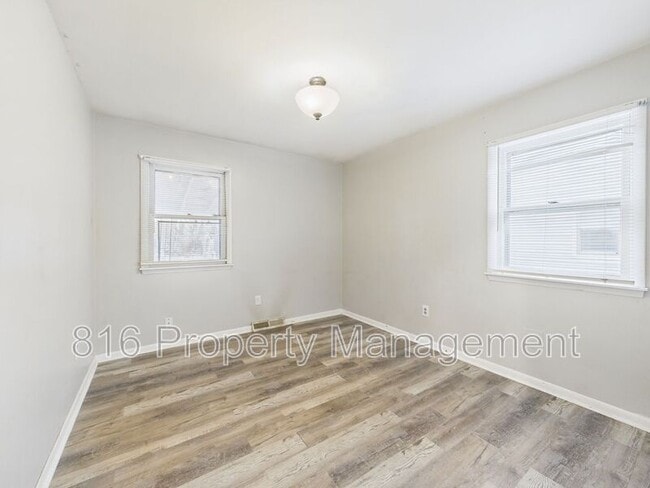 Building Photo - 405 E Culton St