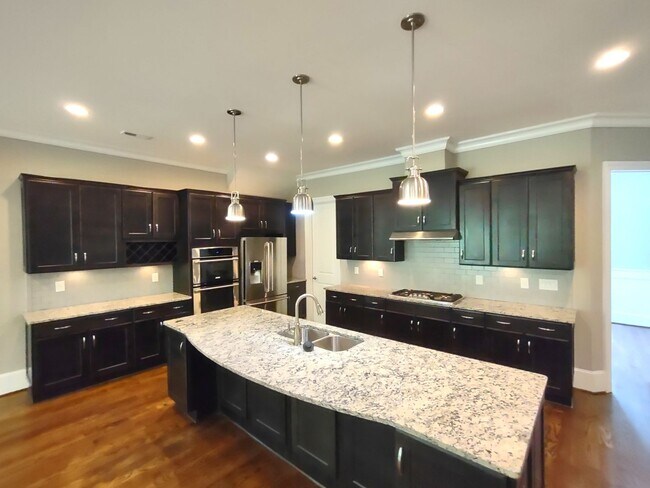 Building Photo - Luxury Townhome Available in Fairway Row C...