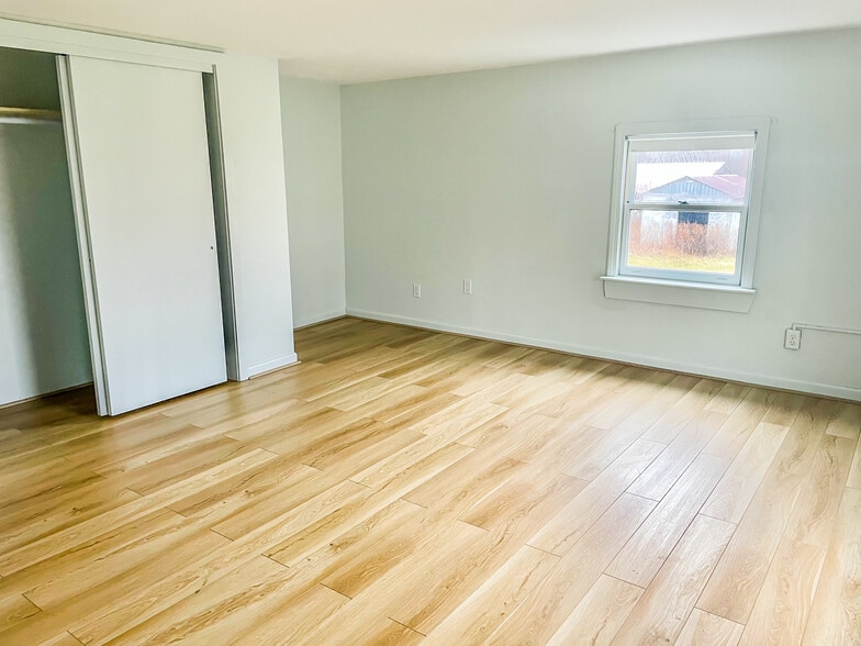 Building Photo - 1699 Main St