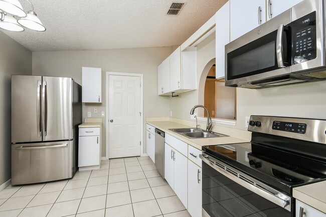 Building Photo - 4102 Iveyglen Ave