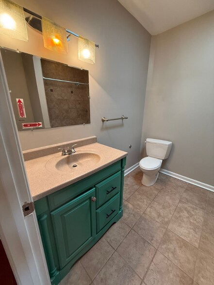 Building Photo - 344 Ilchester Ave