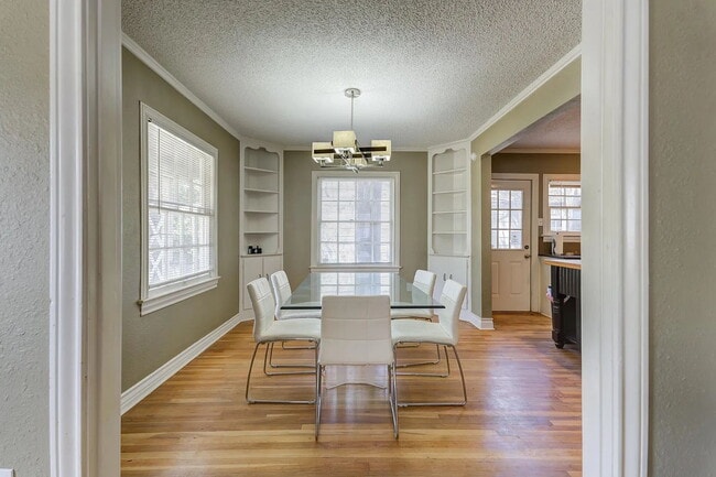 Building Photo - Spacious Home with Modern Upgrades Near Te...