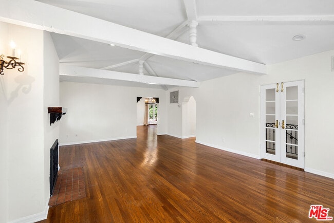 Building Photo - 119 N Orange Dr