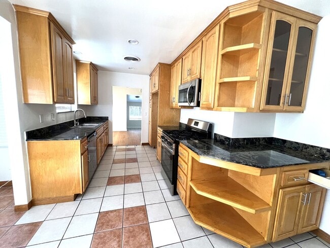 Building Photo - Freshly Renovated Gem with Incredible Floor Plan