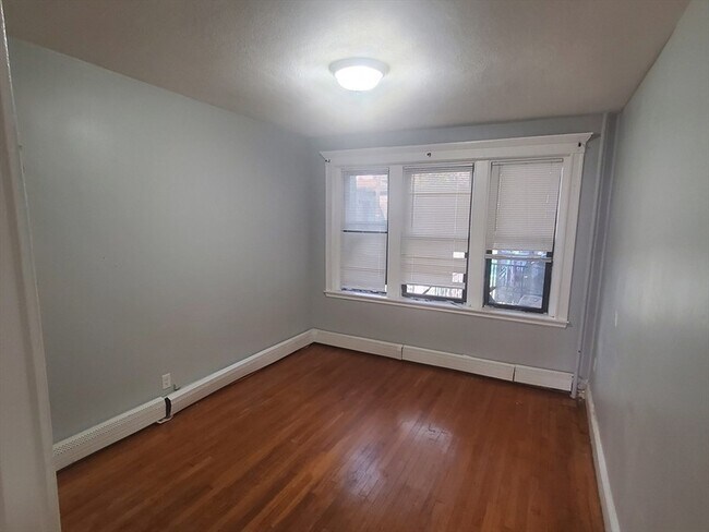 Building Photo - 76 Walnut Park