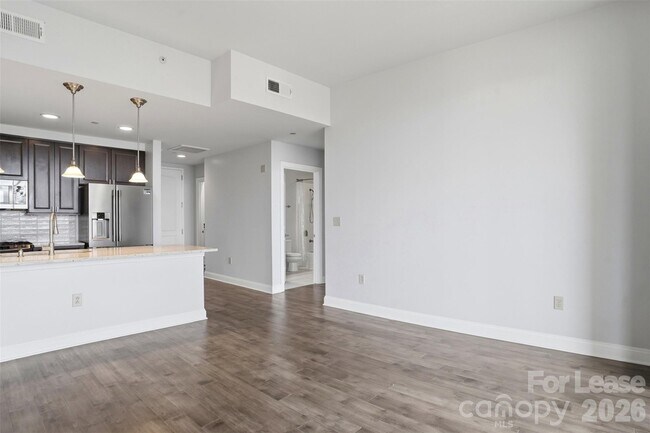 Building Photo - 701 Royal Ct