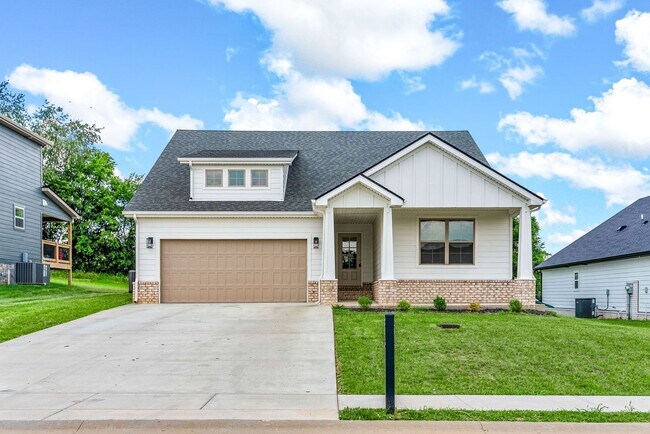 Primary Photo - Modern Ranch Rental Near Rossview!
