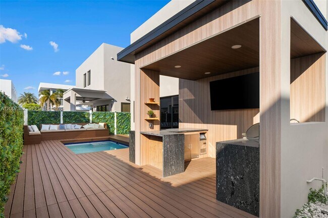 Building Photo - 7534 NW 98th Ave