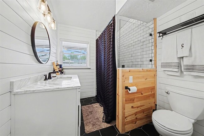 Building Photo - 1026 S Lakemont Ave