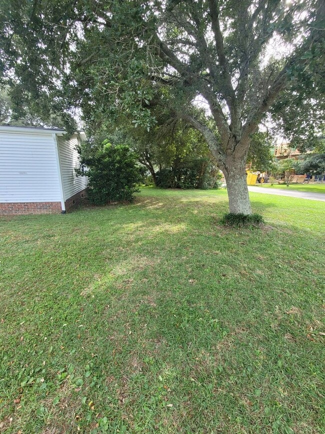 Building Photo - 5 Bedroom Beach House