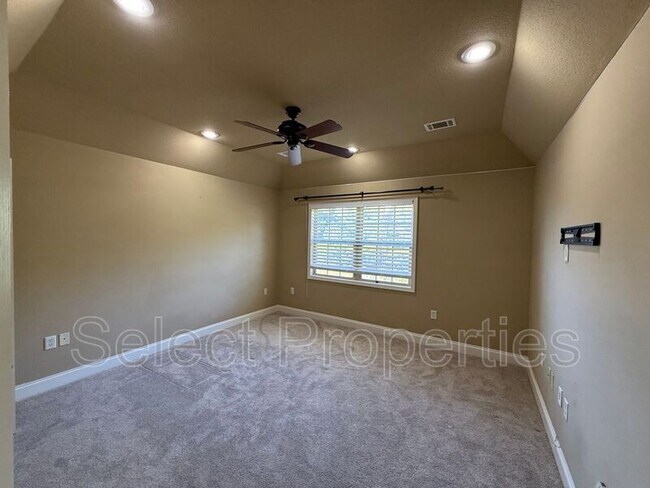 Building Photo - 2520 Granite Pointe