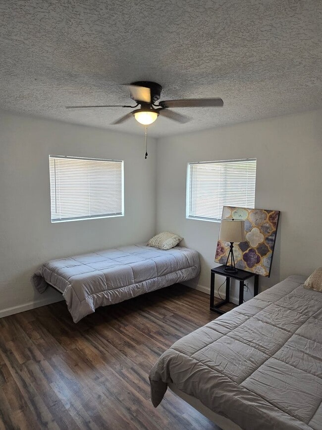 Building Photo - Recently updated 4 bedroom 4 bathroom house in the UNM  North Campus area!