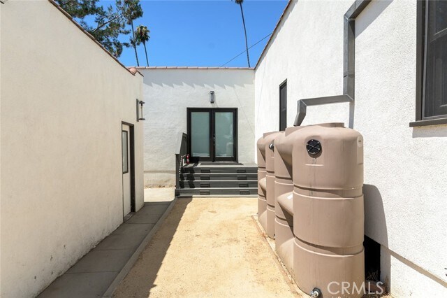 Building Photo - 5124 N Maywood Ave