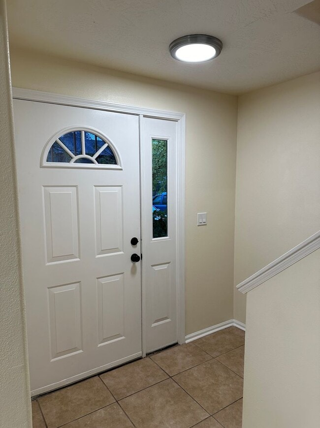 Building Photo - 1612 Fetters Loop