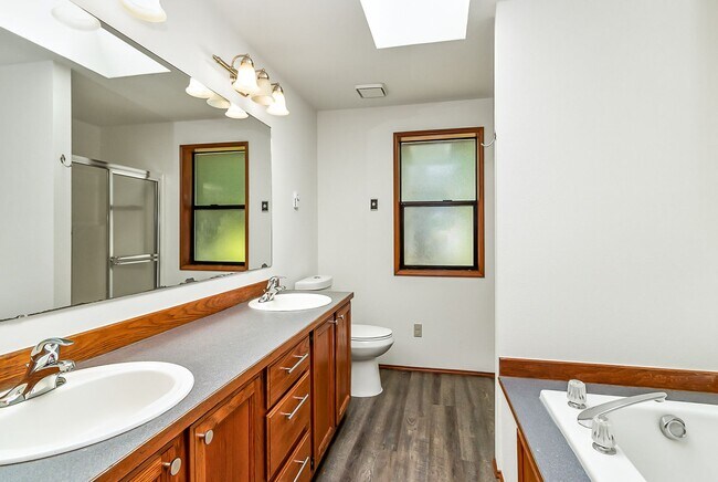 Building Photo - Home on Acreage with Mountain views