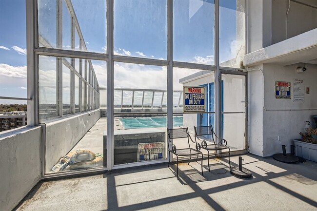 Building Photo - Stylish Downtown Denver Condo – Fully Furnished & Available Now!