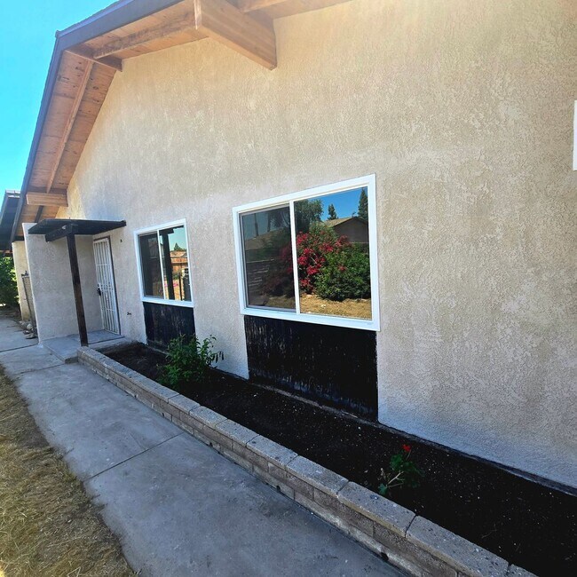 Building Photo - SW- Remodel 3 bedroom/ bath