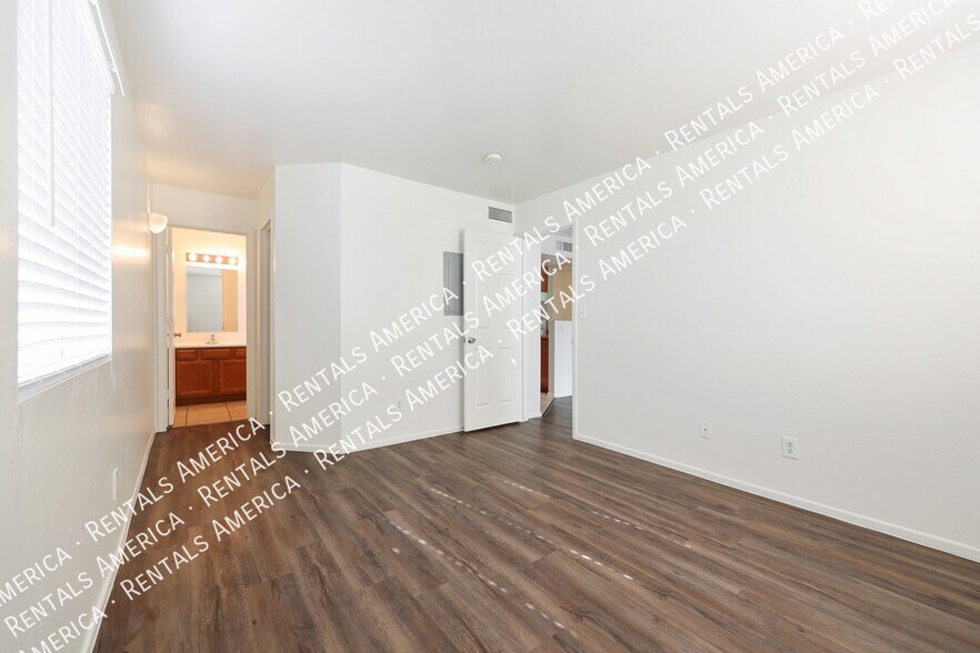 Building Photo - 16602 N 25th St