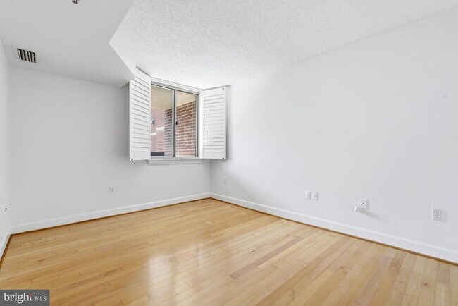 Building Photo - 1276 N Wayne St