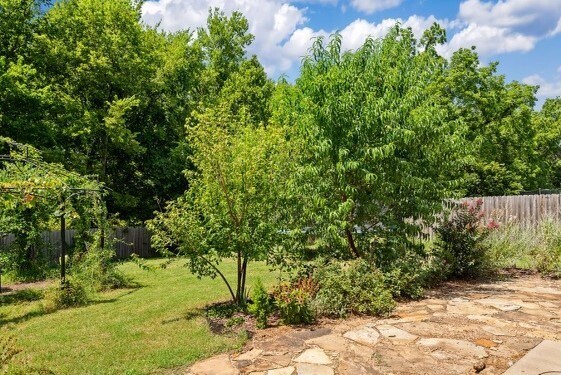 Building Photo - 906 SW Green World St