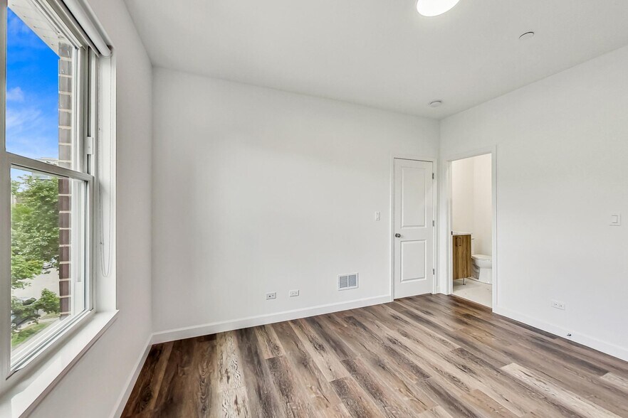 Building Photo - 6135 S Kimbark Ave